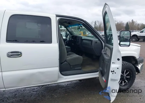 2003 Chevrolet Silverado 2500Hd Ls z USA, uszkodzony, nr VIN 1GCHK23UX3F186977